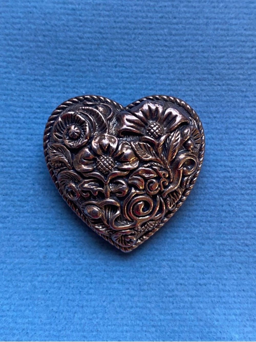 925 Sterling Silver Heart-Shaped Floral Embossed Pendant